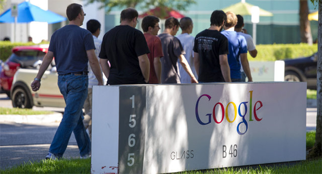 미국 캘리포니아주 실리콘밸리에 있는 구글 본사에서 직원들이 이동하고 있다. 구글 애플 등 첨단 기업들은 러시아와 중국 산업 스파이들의 주요 공략 대상이다. 사진 출처 구글닷컴