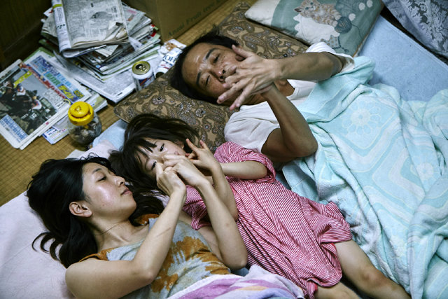 일본과 국내에서 흥행하고 있는 고레에다 히로카즈 감독의 영화 ‘어느 가족’. 티캐스트 제공