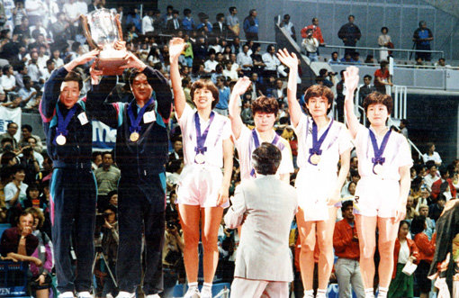 일부 종목이지만 남북 단일팀이 아시안게임에 출전하는 것은 2018 자카르타-팔렘방 아시안게임이 처음이다. 사진은 남북 단일팀의 원조격으로 1991년 지바 세계탁구선수권대회 단체전에서 우승한 여자탁구 단일팀.