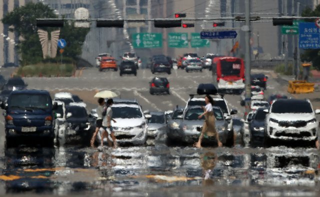 폭염과 열대야가 이어지면서 냉방 기기 사용 시간도 늘어나고 있다. (출처=IT동아)
