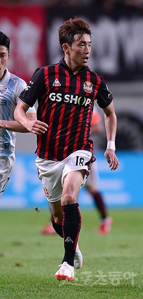 해외에서 활약하다 올여름 국내무대로 복귀한 윤석영은 FC서울에서 부활을 꿈꾸고 있다. 최근 꾸준하게 출전하며 자신의 기량을 조금씩 되찾고 있는 그는 서울에서 우승 타이틀을 거머쥐는 게 목표다. 스포츠동아DB