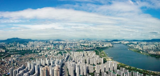 롯데월드타워 전망대에서 내려다본 서울 송파구 잠실 일대 아파트 단지. [동아DB]