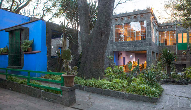 프리다 칼로의 ‘푸른 집’ 멕시코 코요아칸의 ‘푸른 집’. 프리다 칼로의 아버지가 지은 집. 칼로는 꽃으로 실내를 장식하고 직접 요리한 음식을 나눠 먹으며 행복한 시간을 보냈다. 프리다 칼로 박물관 홈페이지