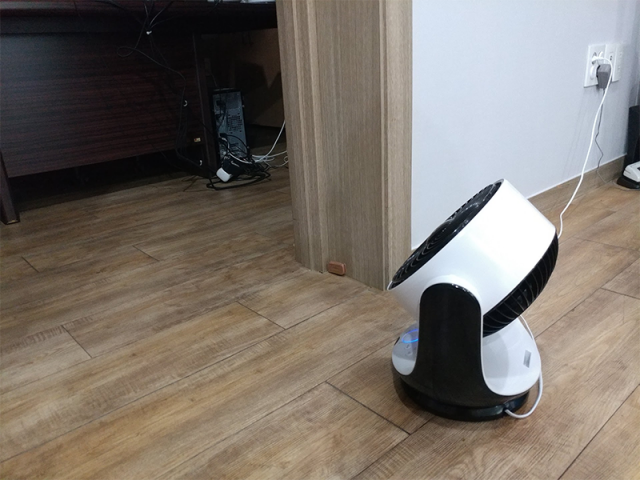 차가운 공기를 대각선 위로 날려 보내 냉방 효율을 높인다(출처=IT동아)