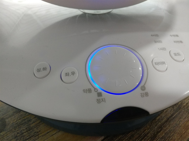 다이얼 주변의 LED로 현재 바람 세기를 보여준다(출처=IT동아)