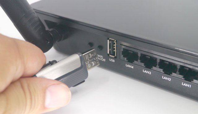 USB 저장장치를 접속해 파일 공유가 가능(출처=IT동아)