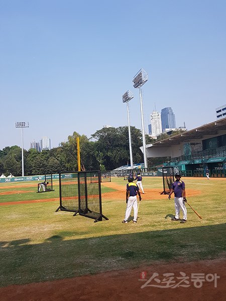 지난 19일 각 국가 대표팀들의 공식훈련이 진행되고 있는 자카르타 GBK 스타디움. 자카르타(인도네시아)｜이경호 기자 rush@donga.com