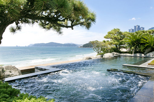 해운대 바다를 바라보는 뷰가 자랑인 파라다이스 부산의 오션스파 씨메르. 사진제공｜파라다이스 부산