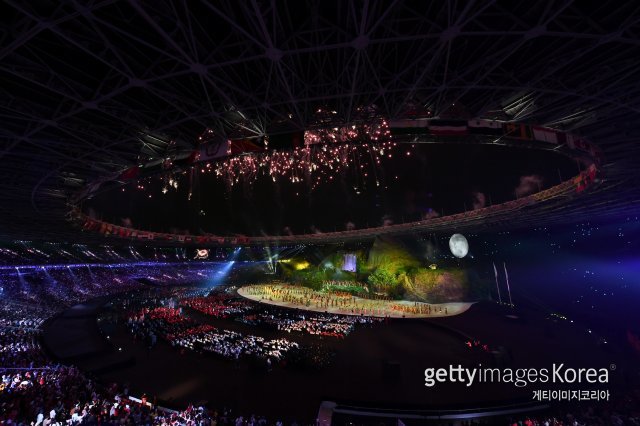 국제올림픽위원회(IOC)는 1962년 자카르타아시안게임에서 있었던 인도네시아의 정치적 행위에 격분해 인도네시아의 1964년 도쿄올림픽 출전을 제재했다. 사진은 이번에 열린 2018자카르타-팔렘방아시안게임 개막식 모습. 사진=게티이미지코리아