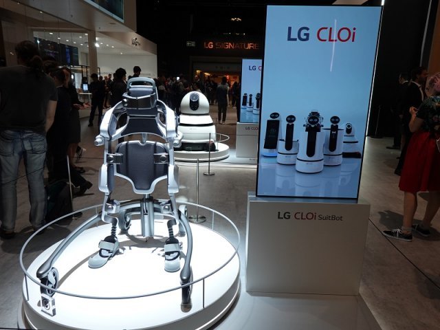 근력보호 및 재활 등의 목적으로 개발된 LG 클로이 수트봇 컨셉트.(출처=IT동아)