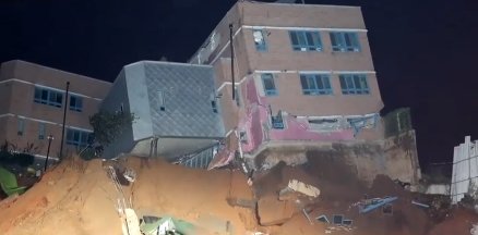 국토부 “상도유치원 기울어짐, 공사 중지 명령” 동작구 “건물 일부 철거”/YTN 캡처.