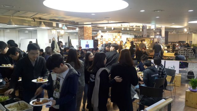 < 지난 2017년에 진행한 청년창업 SMART 2030 네트워킹 현장 >(출처=IT동아)