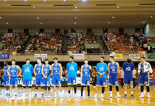 지난 8일 일본 오사카 에디온 아레나에서 열린 B리그 얼리컵 2018 간사이 대회에 출전한 서울 삼성 썬더스 선수단. 사진제공｜서울 삼성 썬더스