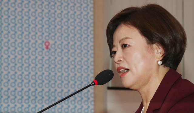 진선미 여성가족부 장관 후보자가 20일 서울 여의도 국회에서 열린 인사청문회에 출석해 의원질의에 답변하고 있다. © News1