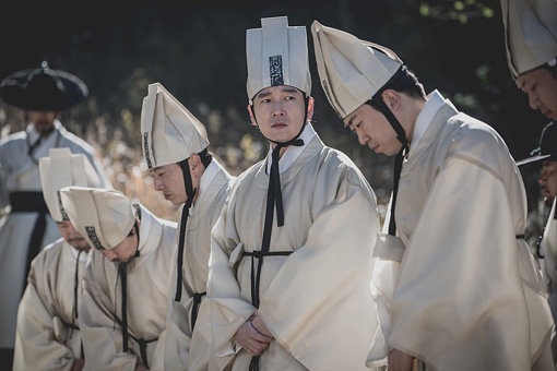 영화 ‘명당’의 한 장면. 사진제공｜메가박스중앙(주)플러스엠