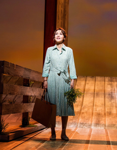 이름부터가 로맨틱한 로즈맨 다리에서 로버트와 재회한 프란체스카(김선영 분)가 설레는 마음을 노래하고 있다. 사진제공｜쇼노트