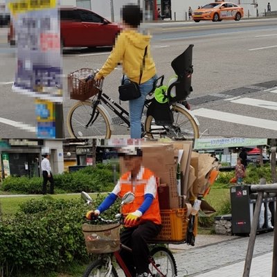 28일 자전거 헬멧 착용 의무화 첫 날 보호장구를 쓰지 않고 도로를 다니고 있는 시민들의 모습. © News1