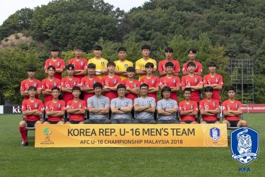 김정수 감독이 이끄는 U-16 축구 대표팀이 2018 아시아축구연맹(AFC) U-16 챔피언십 첫 경기에서 호주를 3-0으로 완파했다. (대한축구협회 제공)