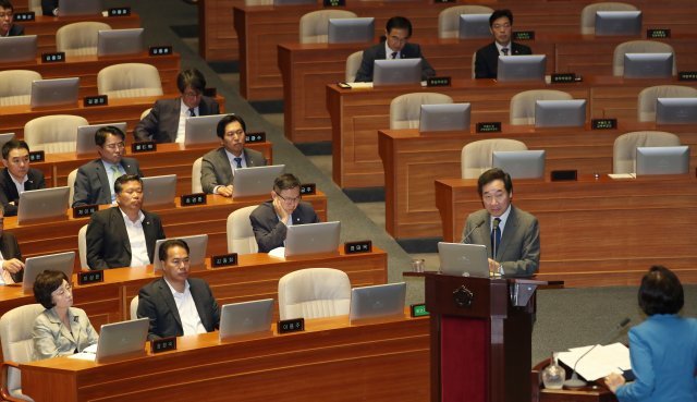 이낙연 국무총리가 지난 13일 서울 여의도 국회에서 열린 본회의에 참석해 정치 분야 대정부 질문에 답하고 있다. 2018.9.13/뉴스1 © News1