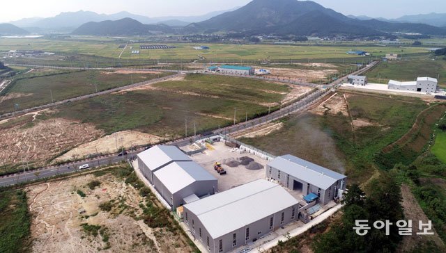 전남 강진군 성전면 송학리·명산리 일대 65만7353m² 터에 조성된 강진산업단지. 최근 투자협약이 잇따라 체결되면서 올 초 10%에 머물던 분양률이 27.6%로 올라갔다. 박영철 기자 skyblue@donga.com