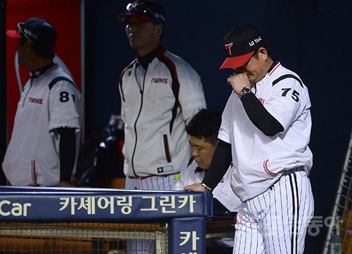 LG 류중일 감독(맨 오른쪽). 스포츠동아DB