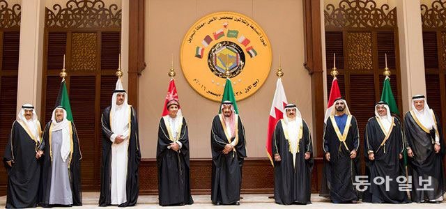 2016년 바레인에서 열린 걸프협력회의(GCC) 정상회의에서 기념촬영을 하고 있는 정상들. 미국은 GCC 6개국에 이집트 요르단 등과 함께 중동전략동맹(MESA) 결성을 추진 중이다. 동아일보DB