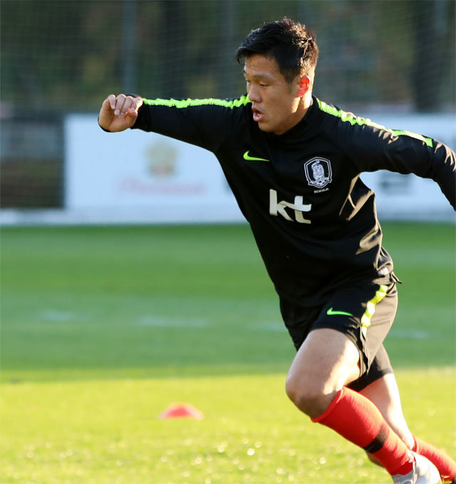 약 2년 만에 한국 축구대표로 뽑힌 석현준이 8일 경기 파주 축구국가대표트레이닝센터(NFC)에서 훈련하고 있다. 파주=뉴스1