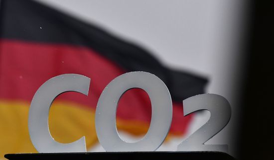 이산화탄소 글자 뒤로 독일 국기가 보인다. © News1 (자료사진)