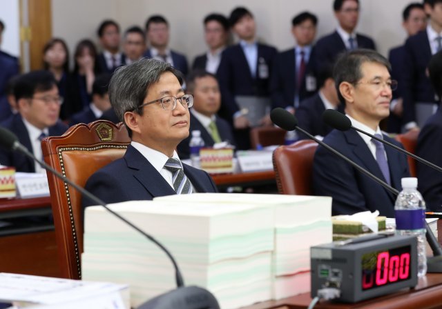 김명수 대법원장이 10일 서울 서초구 대법원에서 열린 법제사법위원회의 대법원(법원행정처), 사법연수원 등에 대한 국정감사에 출석해 자리하고 있다. 2018.10.10/뉴스1 © News1
