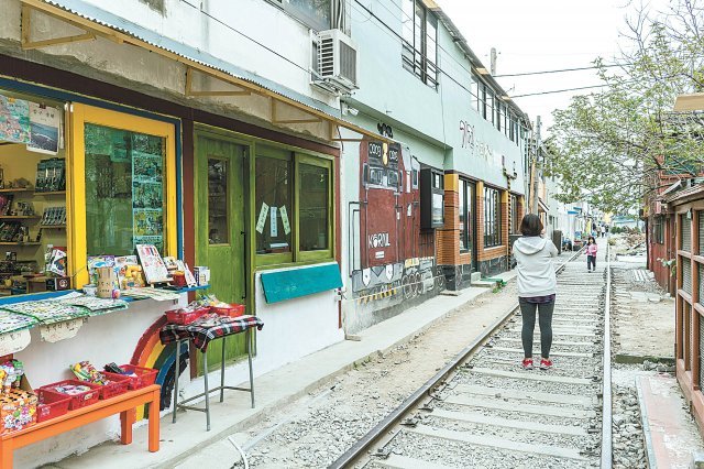 경암동 철길마을. 한국관광공사 제공