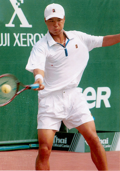 이형택은 한국 테니스의 간판이자 자존심이었다. 사진은 1998년 제13회 방콕아시아경기대회 테니스 남자단식 결승 때 모습.