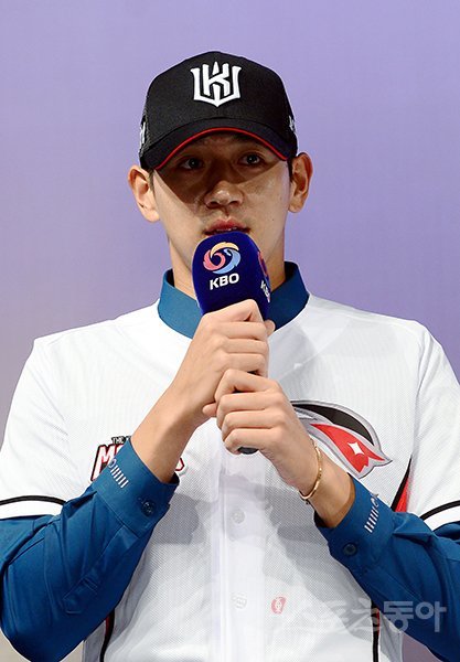 2019 신인드래프트 2차 1번으로 KT 위즈의 유니폼을 입은 이대은. 스포츠동아DB