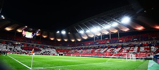 12일 서울 상암월드컵경기장에서 열린 한국과 우루과이의 평가전 경기에서 만원관중들이 카드섹션을 펼치고 있다. 상암｜김민성 기자 marineboy@donga.com