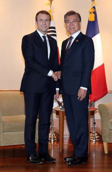문재인 대통령과 에마뉘엘 마크롱 프랑스 대통령. (청와대) /뉴스1 © News1
