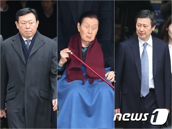 신동빈 롯데그룹 회장(왼쪽부터), 신격호 총괄 명예회장, 신동주 전 롯데홀딩스 부회장/뉴스1