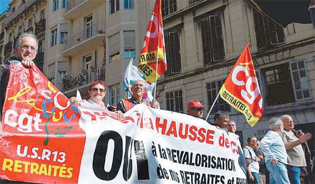프랑스의 7개 강성 노조 주도로 9일 파리에서 열린 반정부 거리 시위에 참가한 시위대들. 프랑스 최대 강성노조 
노동총동맹(CGT)은 이 시위에 5만 명이 모였다고 발표했지만 프랑스 매체들이 추산한 수는 절반도 안 되는 2만1500명이었다. 
사진 출처 르피가로 홈페이지