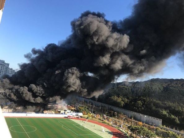 19일 오후 대전 서구 관저동 관저다목적체육관 건립 공사현장에서 화재가 발생했다. 사진=소셜미디어
