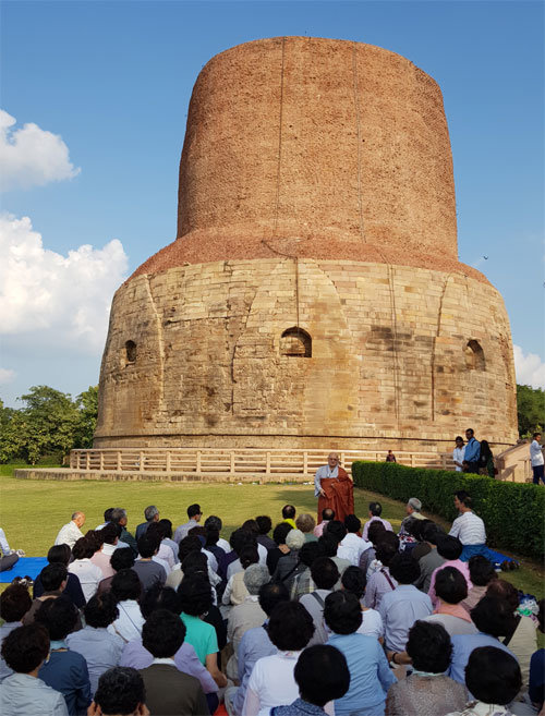 부처가 깨달음을 얻은 뒤 처음으로 설법한 사르나트의 다메크 대탑.