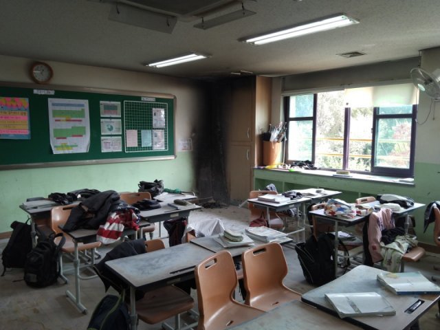 불이 난 교실.(전북소방본부 제공)2018.10.23/뉴스1© News1