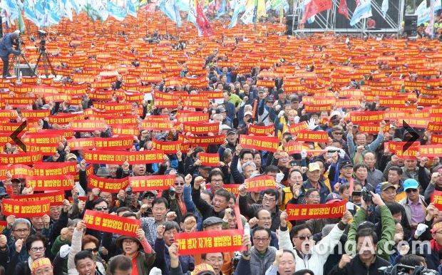 <18일 서울 광화문에서 진행된 택시 생존권 사수 결의대회 출처: 동아닷컴>