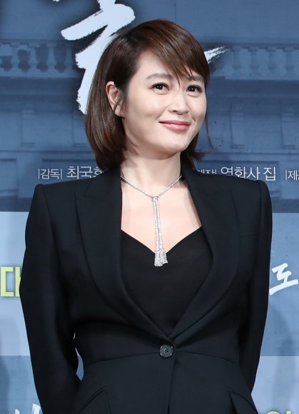 배우 김혜수가 24일 오전 서울 강남구 압구정CGV에서 열린 영화 ‘국가부도의 날’ 제작보고회에 참석해 미소를 짓고 있다. ‘국가부도의 날’은 국가부도까지 남은 시간 일주일, 위기를 막으려는 사람과 위기에 베팅하는 사람, 그리고 회사와 가족을 지키려는 평범한 사람까지, 1997년 IMF 위기 속 서로 다른 선택을 했던 사람들의 이야기를 그린 작품이다. 2018.10.24./뉴스1 © News1