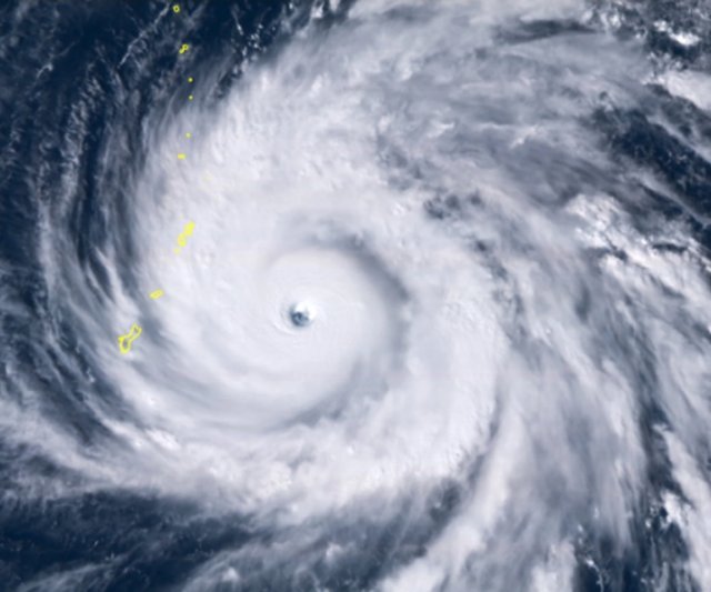 태풍 ‘위투’가 북마리아나섬에 근접한 위성사진. (미국 해양대기청) © News1