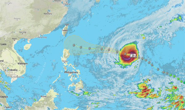 사이판 덮친 태풍 위투, 최대풍속 290km/h…7350명 희생 하이옌과 맞먹어/웨더언더그라운드 태풍 위투 경로 예상.