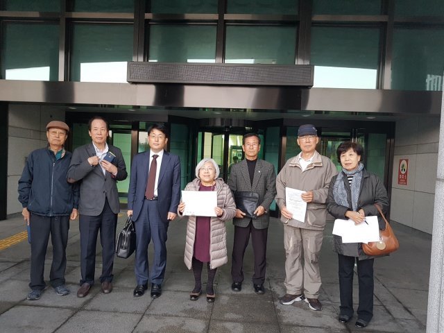 6·25전쟁 납북인사 가족협의회가 김정은 북한 국무위원장에게 반인도적 범죄의 책임을 묻겠다며 김 위원장을 검찰에 고소했다. (6·25전쟁 납북인사 가족협의회 제공) © News1