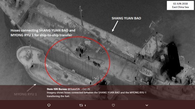 미 국무부 국제안보비확산국(ISN)이 공개한 북한 선박의 불법 환적 모습.<미국무부ISN트위터 캡처>