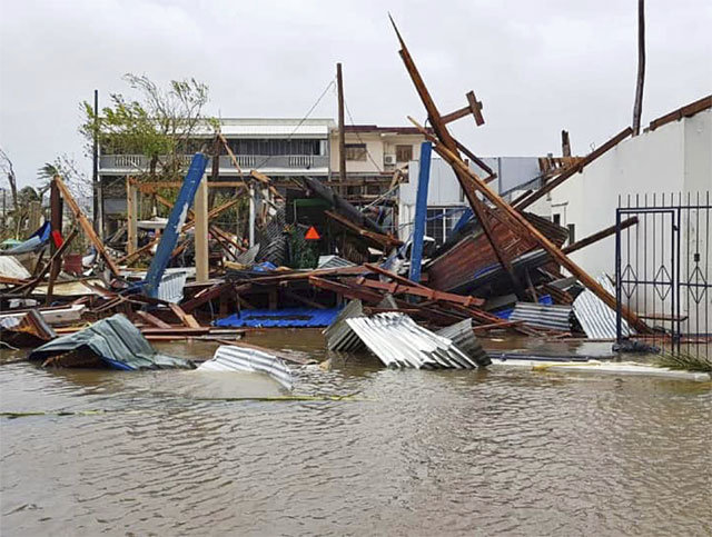 태풍 ‘위투’가 사이판을 강타하면서 주택이 무너지고 도로가 침수되는 등 피해가 속출했다. 사진 출처 퍼시픽 데일리 뉴스