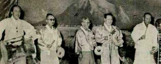 1960년대 선소리산타령 공연 모습. 왼쪽부터 김순태, 김태봉, 유개동, 이창배, 정득만. 김문성 씨 제공
