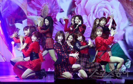 걸그룹 아이즈원. 김종원 기자 won@donga.com