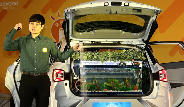 현대·기아자동차는 30일 경기 화성시 현대·기아차 남양연구소에서 아이디어 페스티벌을 열었다. 숲어카 팀은 수소연료전지자동차 넥쏘의
 물로 식물 재배, 어항 관리, 샤워와 세차 등에 활용하는 기술을 선보였다. 현대자동차 제공