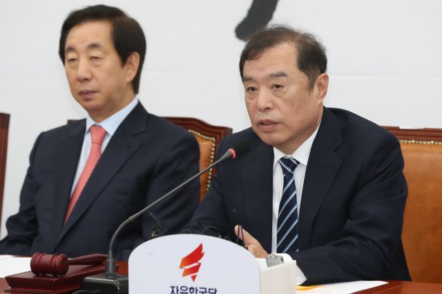 김병준 자유한국당 비대위원장이 1일 오전 서울 여의도 국회에서 열린 비상대책위원회 회의에서 모두발언을 하고 있다. 2018.11.1/뉴스1 © News1